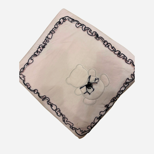 Copertina Neonata Rosa con Ricamo Orsetto e Bordo Elegante