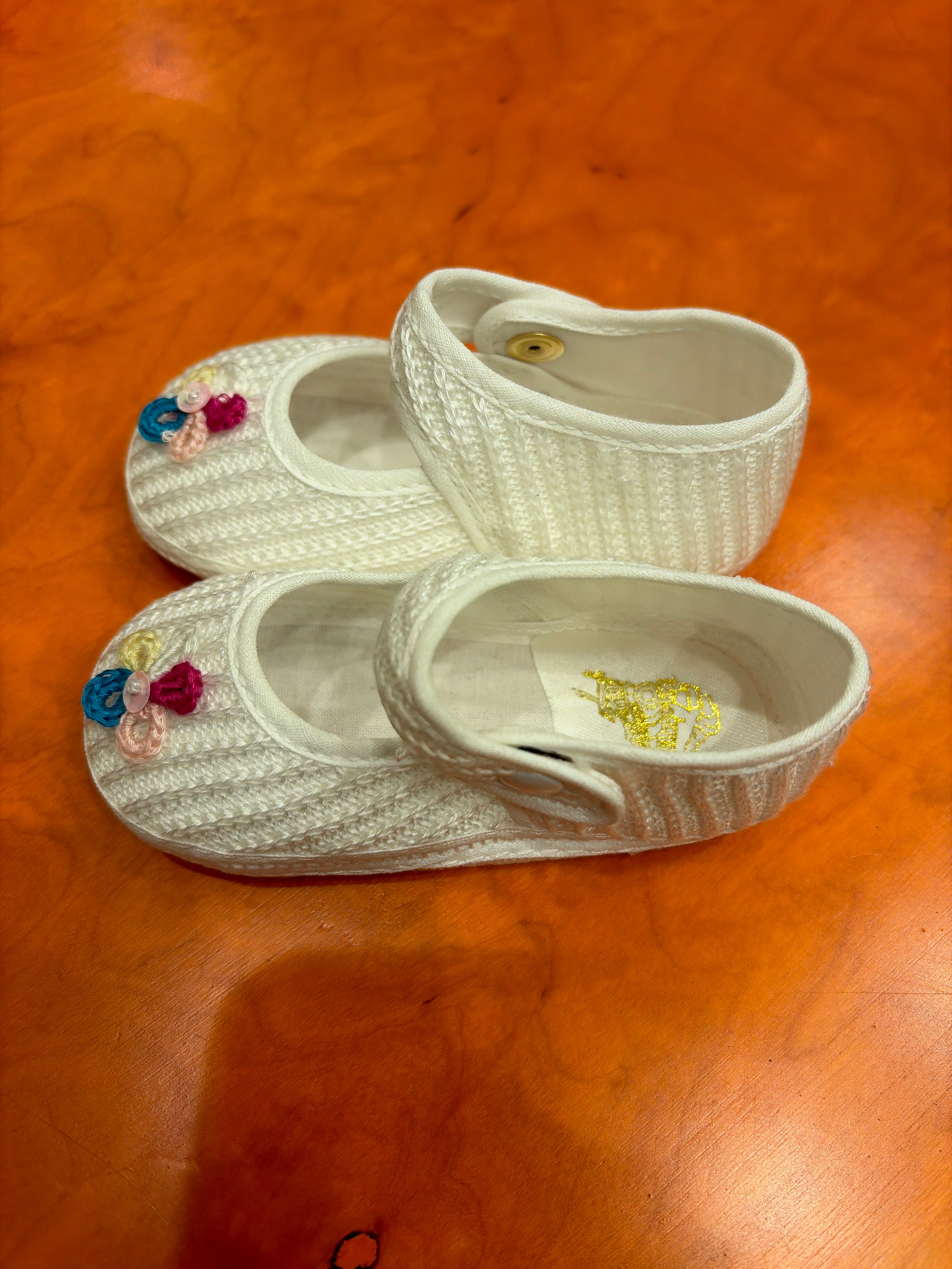 Ballerine Bambina in Maglia di Cotone Lavorato a Mano Bianca con Applicazione Fiori