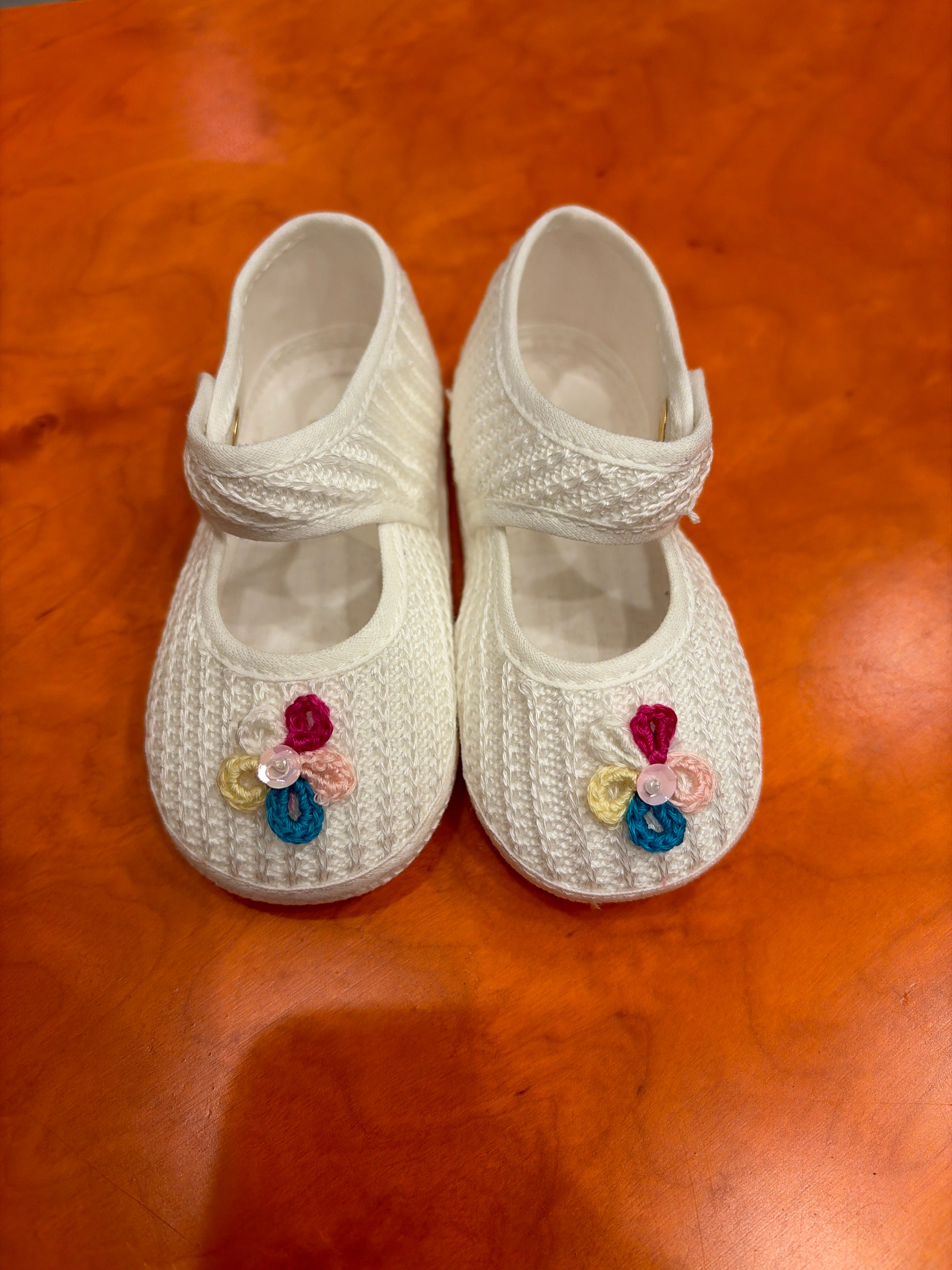 Ballerine Bambina in Maglia di Cotone Lavorato a Mano Bianca con Applicazione Fiori