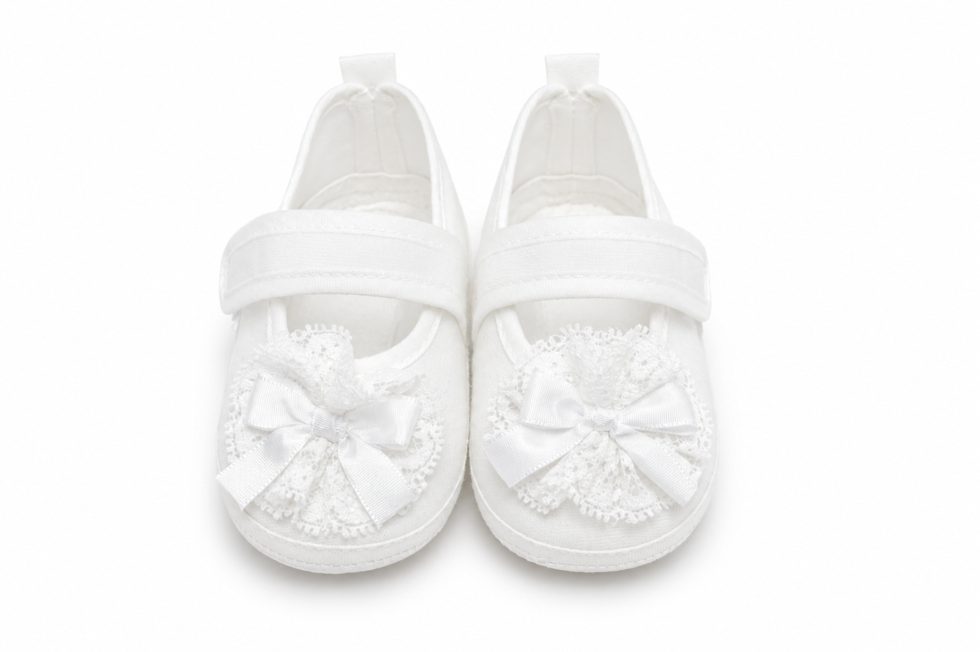 Ballerine Neonata Bianche con Pizzo e Fiocco in Raso – Le Bebé