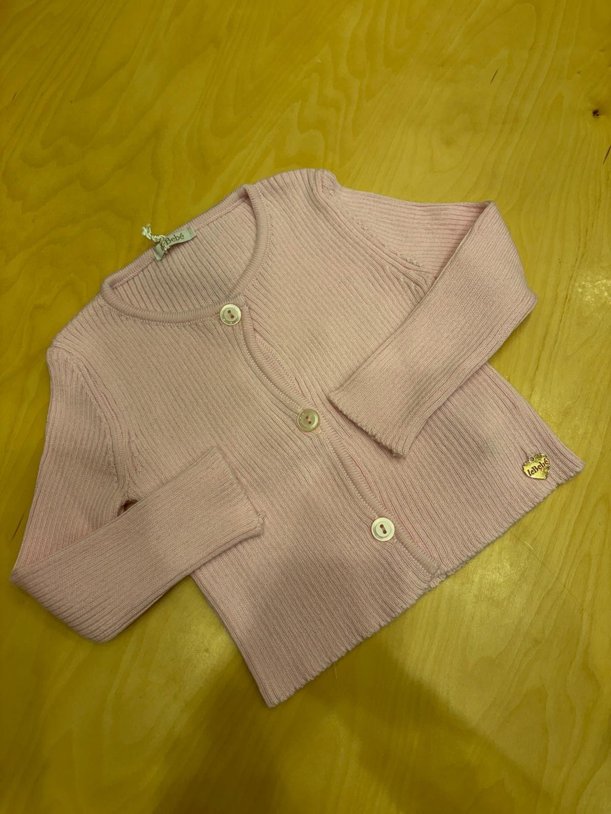 Cardigan neonata rosa in maglia con bottoni – Le Chic
