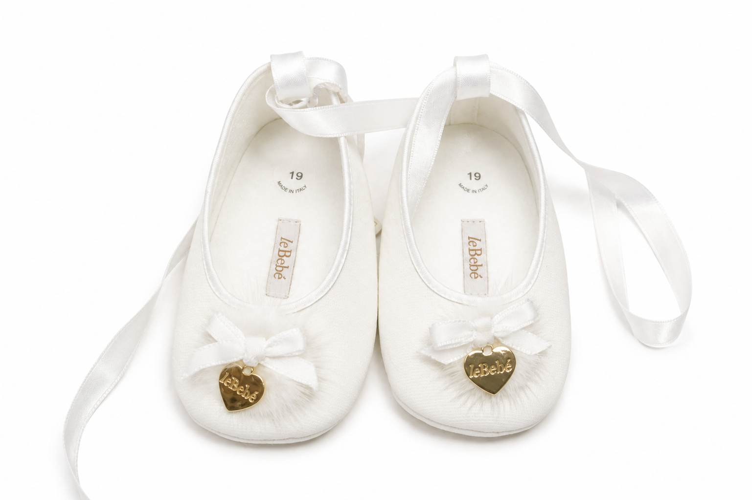 Ballerine Neonata Avorio con Nastri in Raso e Ciondolo a Cuore – Le Bebé
